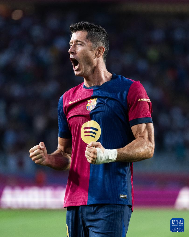 多纳鲁马身价上涨500万至4500万欧，领跑世界门将身价榜（多纳鲁马身价升至4500万欧，较前增长500万，位居全球门将身价榜首）