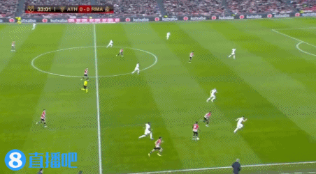 完成大四喜，姆巴佩当选欧冠官方本周最佳球员（姆巴佩独中四元，荣膺欧冠官方周最佳球员）