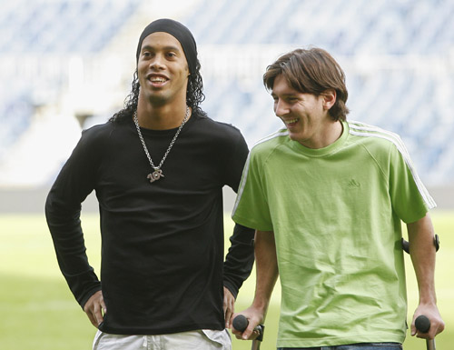 近4届欧预赛+世预赛射手榜：凯恩40球第1，C罗32球第2（近四届欧预赛与世预赛射手榜：凯恩40球领跑，C罗32球位列第二）