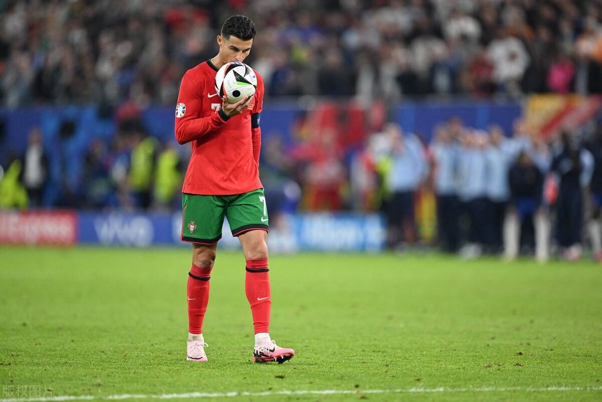 姆巴佩：当你为大俱乐部效力时外界总是议论纷纷，我们要团结（姆巴佩：身处豪门难免被议论，关键是保持团结）