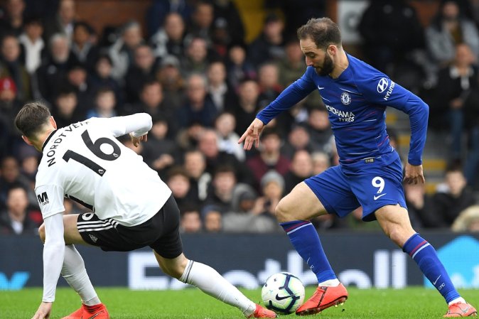 鹈鹕将围绕费尔斯、奎因重建，愿听取锡安、墨菲与琼斯的报价（鹈鹕重建围绕费尔斯与奎因，愿听取对锡安、墨菲、琼斯的交易报价）