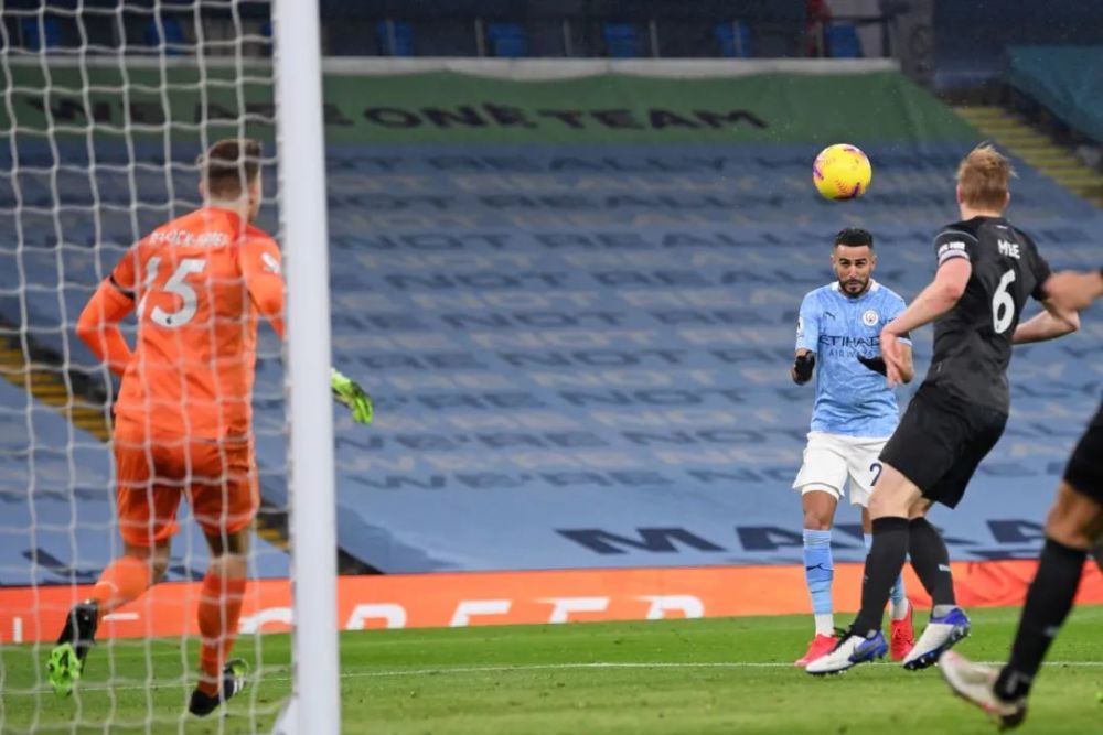 定位球魔术师：法国人乔弗尔如何在阿森纳打造自己的标志形象（法国人乔弗尔如何在阿森纳塑造定位球招牌风格）