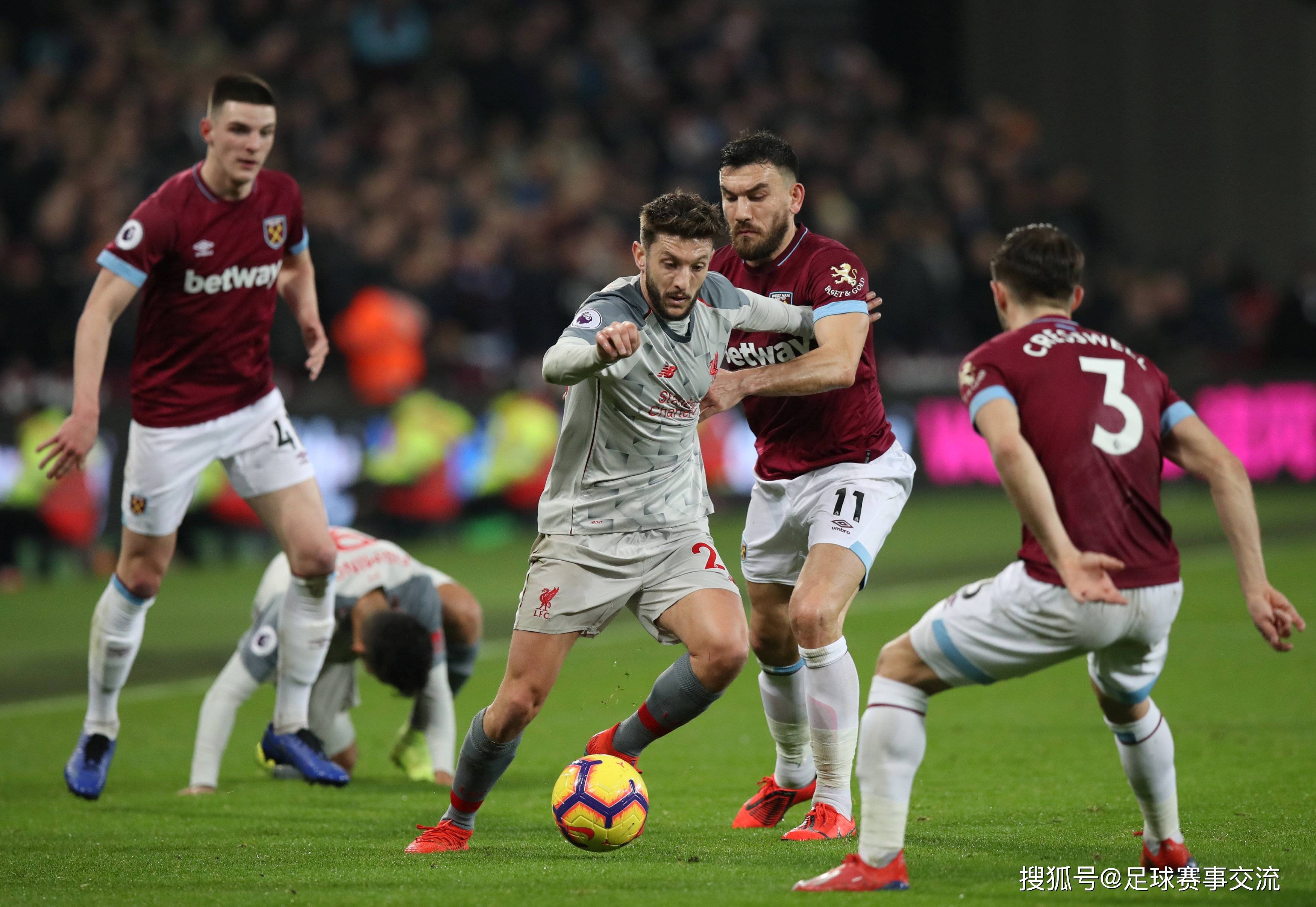 新疆一家进出口贸易公司向阿图什市捐赠足球场，价值1亿元（新疆某进出口贸易公司向阿图什市捐建价值1亿元的足球场）