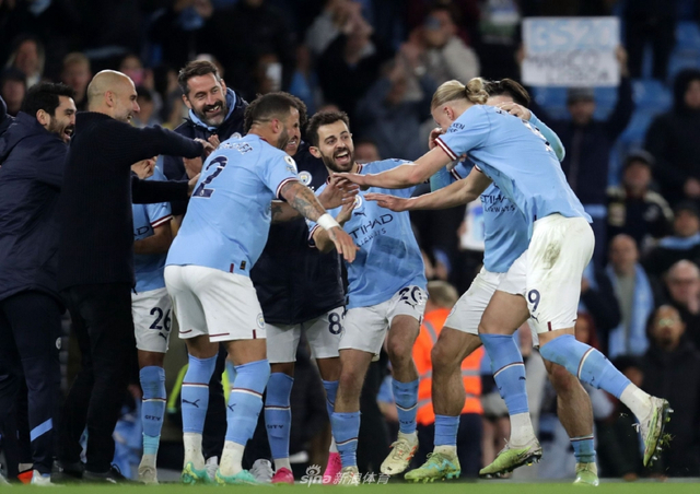 罗马因密集赛程和阵容缺人面临严峻挑战，加斯佩里尼需在压力下维持竞争力。（赛程密集又减员，罗马承压前行，加斯佩里尼力保竞争力）